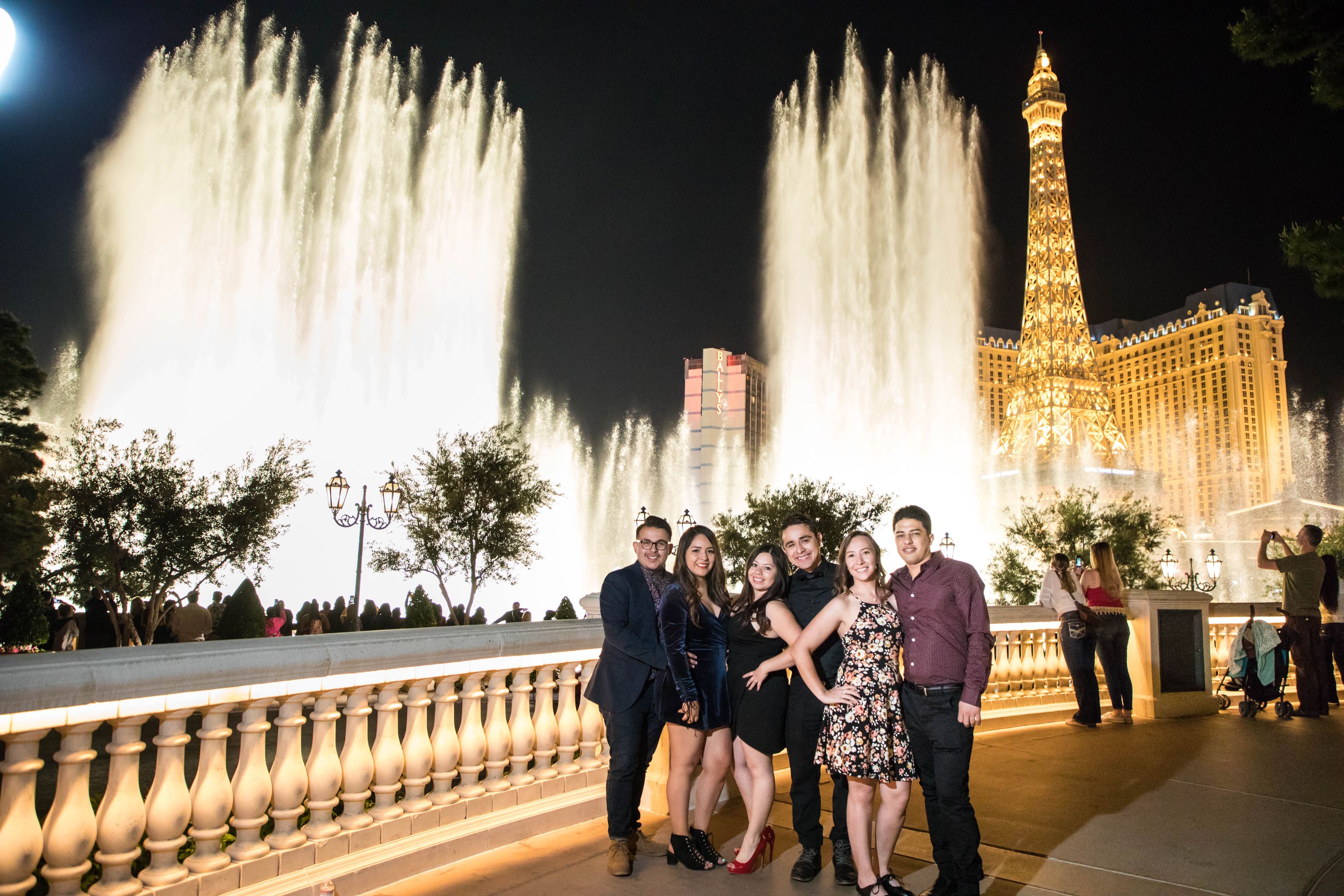 Limousine Tour of the Vegas Strip: What It's Really Like (And Why It's the Best Night Out in Las Vegas)