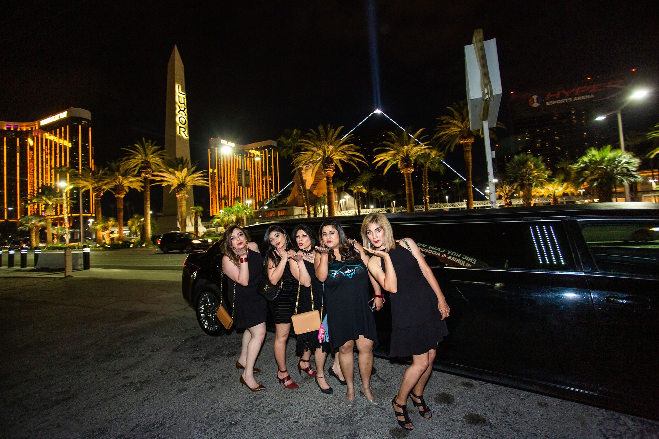 Las Vegas Strip Limo Photo Tour: What's Included & How to Book