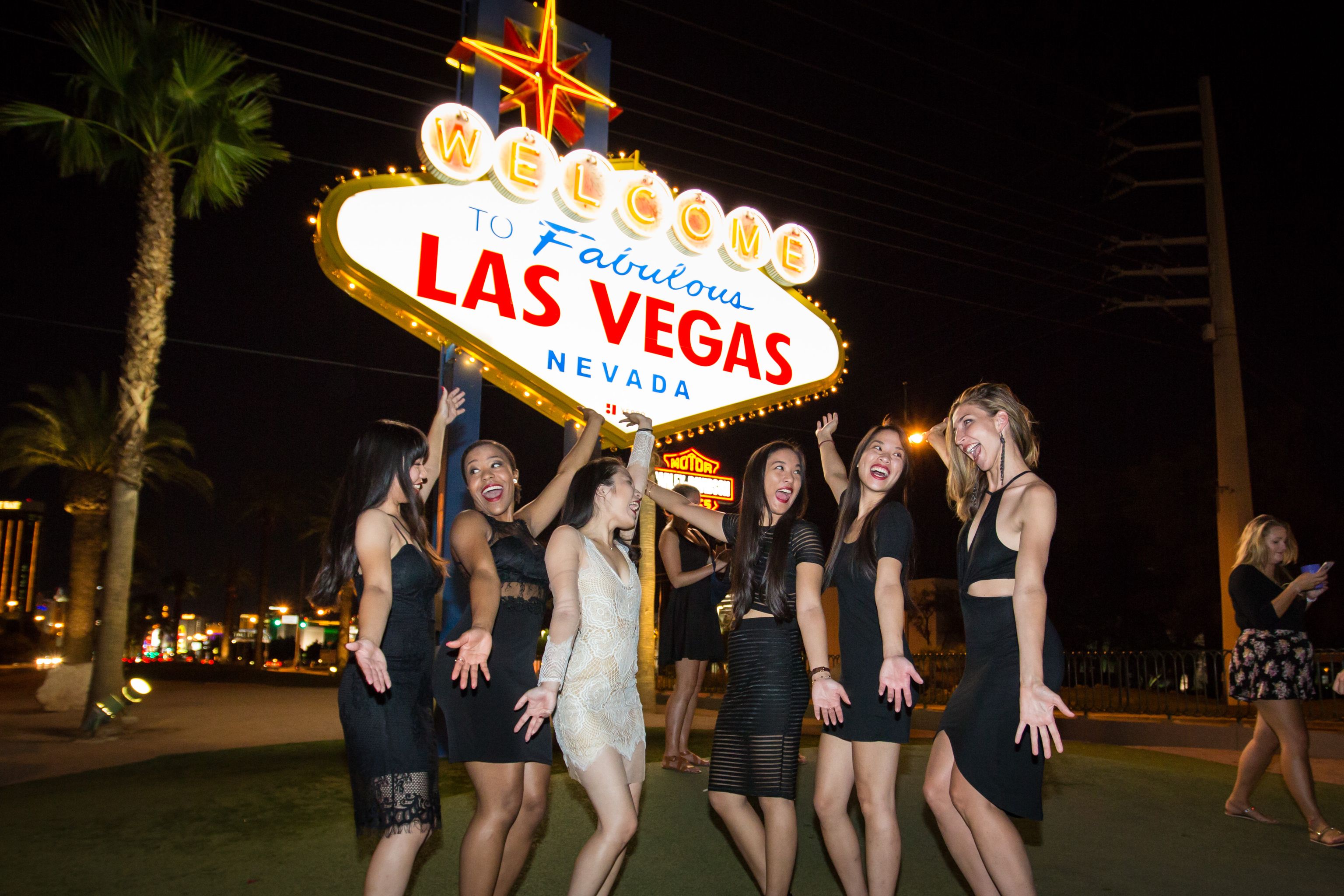 Las Vegas Strip at Night: The Best Photo Spots, Iconic Landmarks & How to See Everything in One Magical Evening